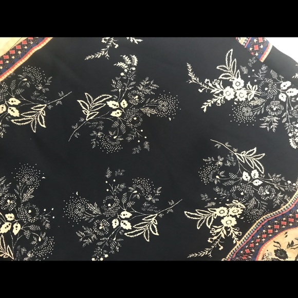 Patterned, Off-Shoulder Blouse - Picture 4 of 5